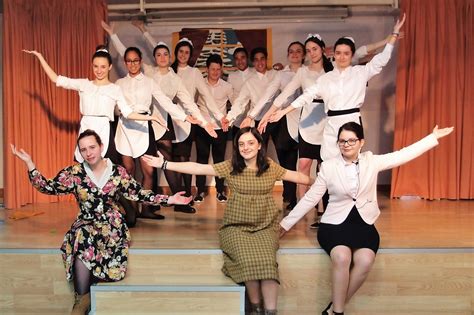 Musical De Moda En Ingles 的图像结果