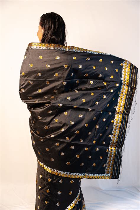 Menaka Black-Gold Kesa Paat Silk Mekhela Sador – Sereki.in