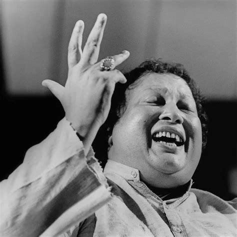 Tanhai Me Faryaad To Ker Sakta Hun - बताना सही सही Lyrics | Nusrat ...