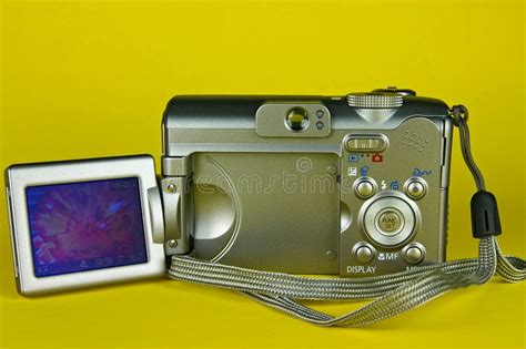 Compact Digital Camera 的图像结果