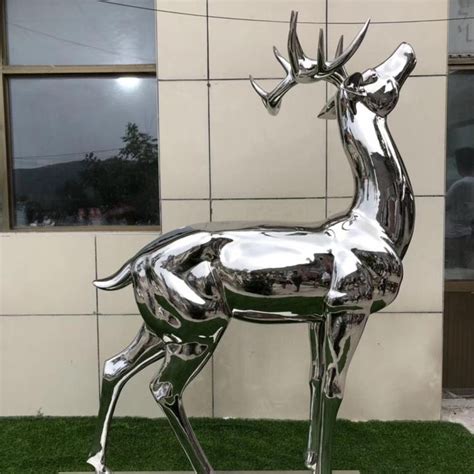 郑州雕塑厂：玻璃钢雕塑怎么保养耐用？