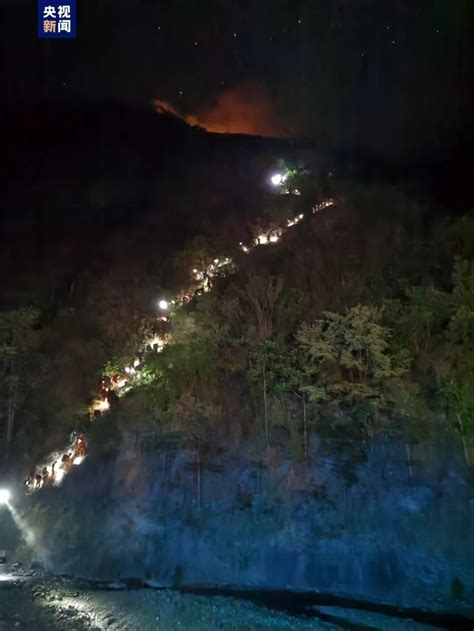 山火侵袭“松茸之乡”雅江：人员安全，但有人失去房屋和生计_腾讯新闻