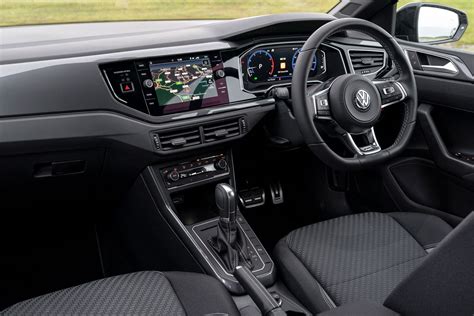 Volkswagen Polo (2021) Interior Layout, Dashboard & Infotainment | Parkers