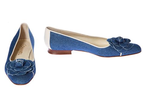 Lot 42 - A pair of Chanel denim ballet flats, early
