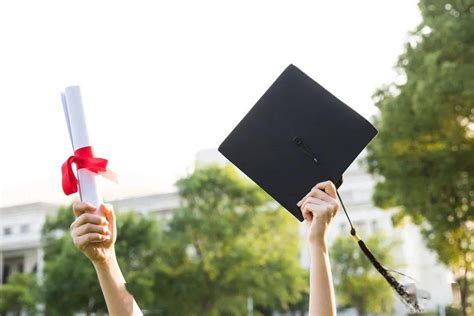 公立和民办学校的毕业证有区别吗（二者的不同之处在哪）