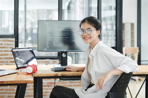 Hot Software Engineer 的图像结果