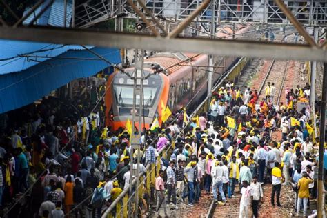 कुड़मी आंदोलनकारियों ने हटाई नाकेबंदी, सामान्य रेल सेवाएं बहाल की जा ...