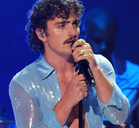 “THE GRAMMYs WEREN’T READY FOR THIS KIND OF TRUTH…” — Benson Boone ...