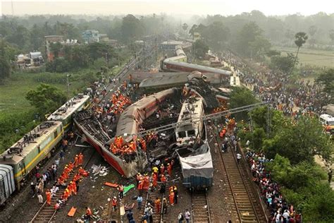 印度列车相撞事故死伤超过1000人，数百人丧生，救援行动正在进行 - 知乎