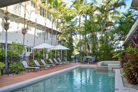 Port Douglas Hotel with Swimming Pool - Balboa Apartments