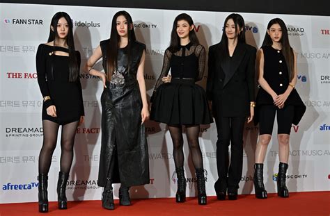 Как корейската поп група NewJeans се превърна в магнит за луксозната ...