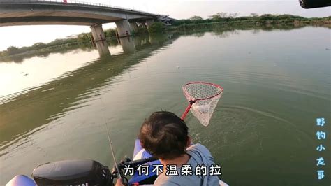 广州大桥底下，玩路亚的风水宝地，挂底都还挂出一条鱼！ - YouTube