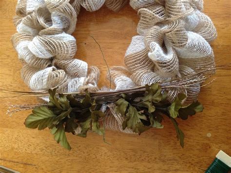 Mesh Ribbon Wreath Tutorial 的图像结果