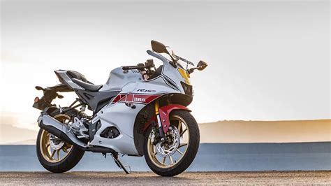 Top 4 Sports Bikes with Quick Shifter Under Rs 2.5 Lakh in India (2025 ...