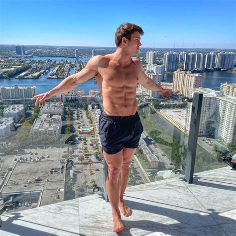 BODYBUILDER – CHASE CALVIT – Monday XYZ