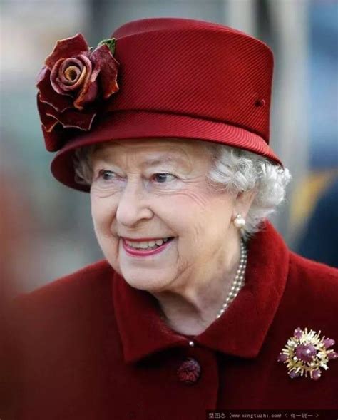 [聊八卦]英国女王过生日,她要招个新媒体运营,我们最爱看她的王冠