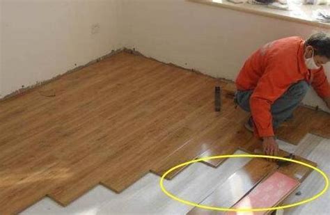 木工如果这样铺地板，验收都不用看了，直接给钱就可以！