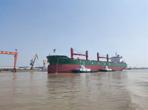 江苏海事局 海事动态 扬州水上“大交管”优势凸显 多方联动完成大型海轮拖航维护