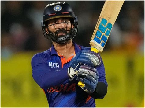 IND vs SA: दिनेश कार्तिक के सामने केशव महाराज को बॉलिंग करने में होती ...