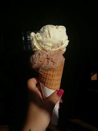 A Taste of Homemade Hand Scoop Ice Cream - Reviews, Photos - Lumpy's ...