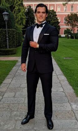 Henry Cavill Height, Weight, Age, Wife, Girlfriend, Biography & More