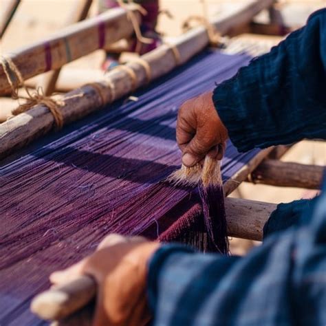 Traditional Weaving Process Image 的图像结果