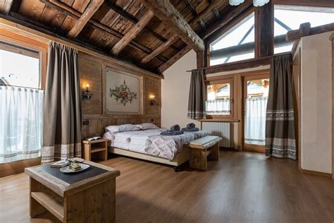 LA GROLLA ROOMS & APARTMENTS (Livigno) - Specialty Inn Reviews, Photos ...