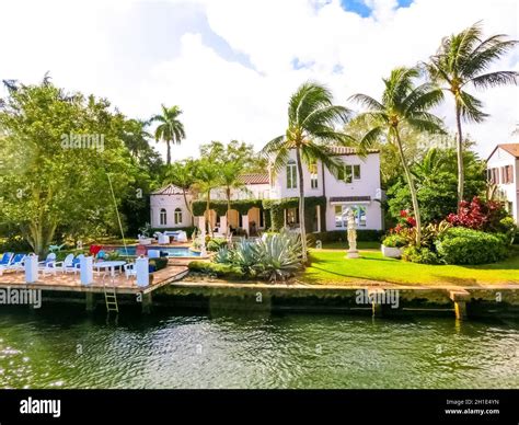 Luxury mansion in exclusive part of Fort Lauderdale known as small Venice Stock Photo - Alamy