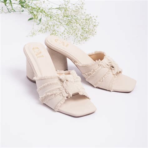 White Ruffled Heels – The CAI Store