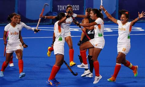 Indian women's hockey team to play for bronze: Reaction pours on social ...