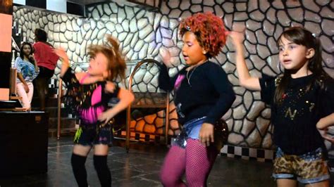 Rezultat imagine pentru Mini Show De Poderosas