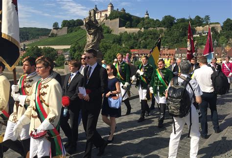 "Frankfurter Rundschau" in Aufregung: Akademischer Frühschoppen statt ...