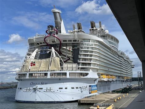 Oasis of the Seas in Cape Liberty, NJ - Royal Caribbean Discussion ...