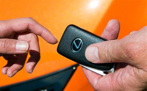 How to Open Lexus Key FOB 的图像结果
