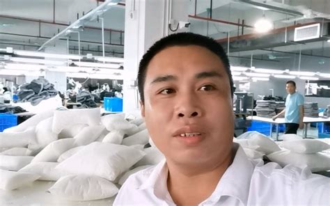 网吧大神坤坤赚300元，监督工人干活，真的太轻松了！ - YouTube