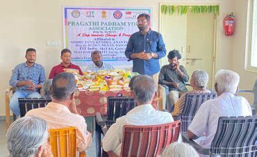 Distribution of Groceries and Essentials to the aged people at Rakesh ...