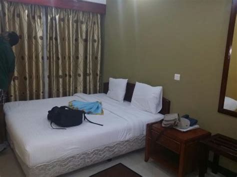 Garbage dump bad service bad attitude lies and just more lies it is ...