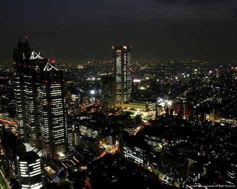 在东京的高楼上晚上一闪一闪的红灯是干嘛用的。【中华城市吧】_百度贴吧