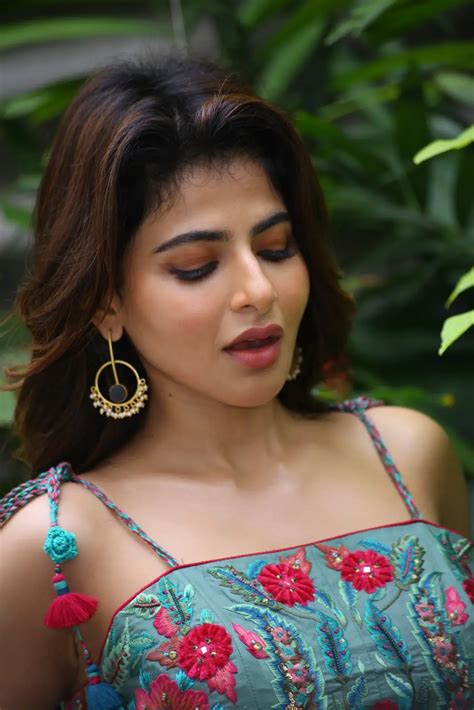 Iswarya Menon : స్పై మూవీ ప్ర‌మోష‌న్స్‌లో ఐశ్వ‌ర్య మీన‌న్ వ‌య్యారాలు ...