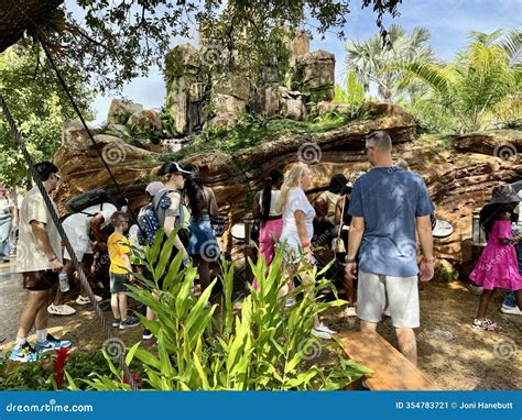 The Moana Journey of Water Walkthrough Trail at EPCOT in Disney World ...