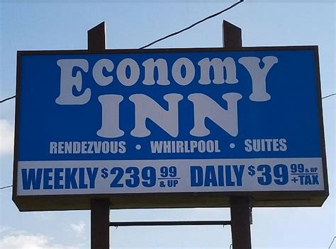 ECONOMY INN & SUITES CEDAR LAKE - Hotel Reviews & Photos - Tripadvisor