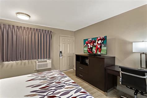 RED ROOF INN REDDING - Motel Reviews, Photos, Rate Comparison - Tripadvisor