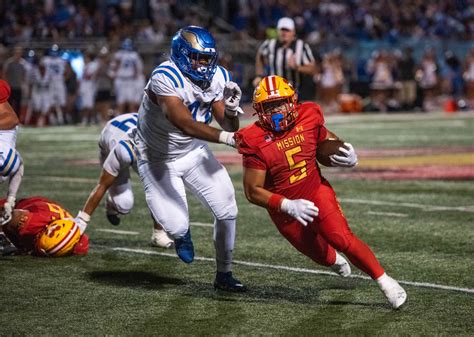 Mission Viejo football’s defense dominates in win over Santa Margarita ...