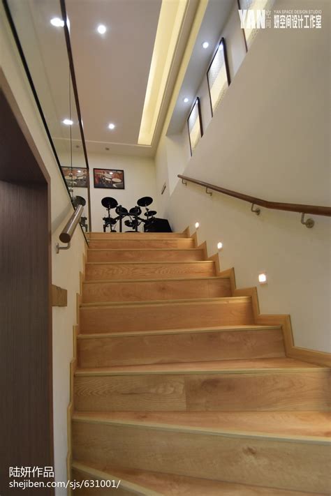 160平米复式楼梯现代风格装修效果图-家居美图_装一网装修效果图