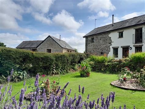 TREWORGANS FARM HOLIDAYS (Truro, Cornwall) - Farmhouse Reviews & Photos ...