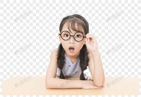 小学带眼镜的女生高清图片下载-正版图片501130456-摄图网