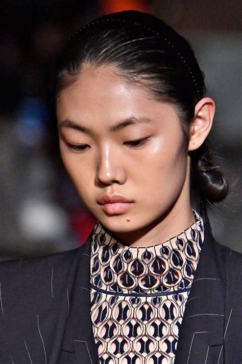 5 Best Hairstyles & Makeup Looks Spotted At New York Fashion Week AW ...