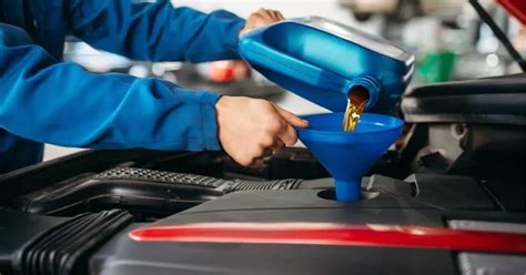 Cómo comprobar el aceite del auto y cada cuánto hay que hacerlo, según ...