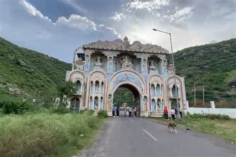 Women's clothing found near Nuh temple, cops deny rape claims THE NEW ...