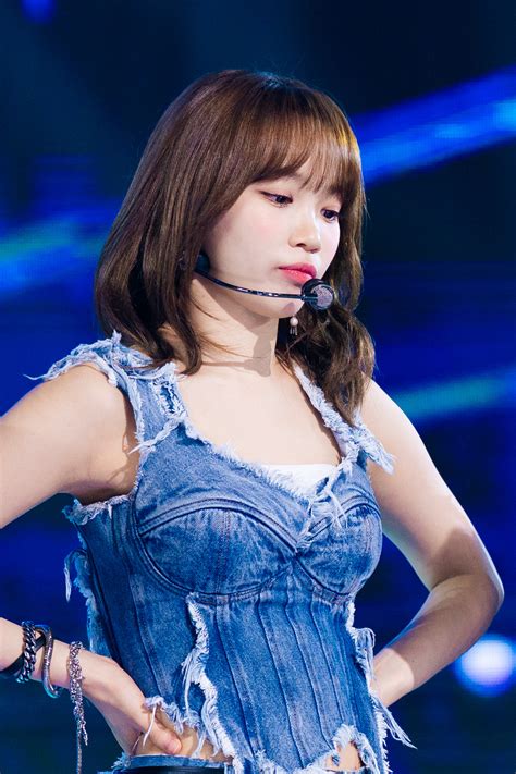 Kim Chaewon Image #464418 - Asiachan KPOP Image Board